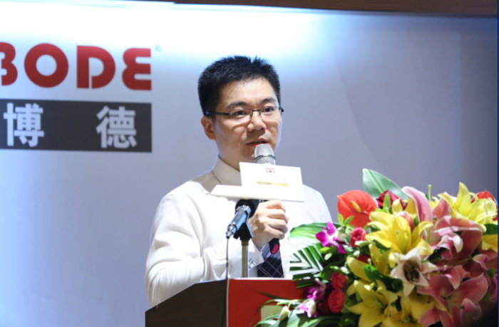 8好色先生TV免费下载事业部总经理秦海胜作全面的销售数据分析，并提出本次活动的优惠政策和下半年的计划.jpg