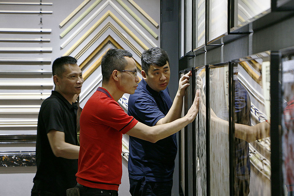 设计师被好色先生TV免费下载瓷砖深深吸引